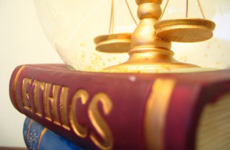 ÉTICA E LEGISLAÇÃO PROFISSIONAL